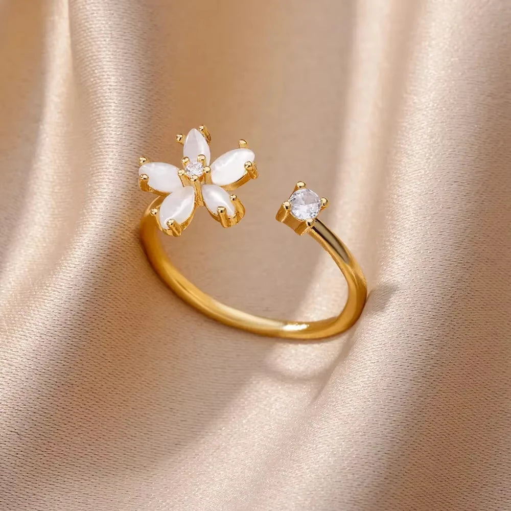 Luxe Heart Golden Hug Minimalist Adjustable Rings