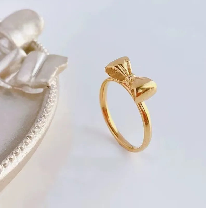 Luna Band Golden Bloom Twilight Twist Rings